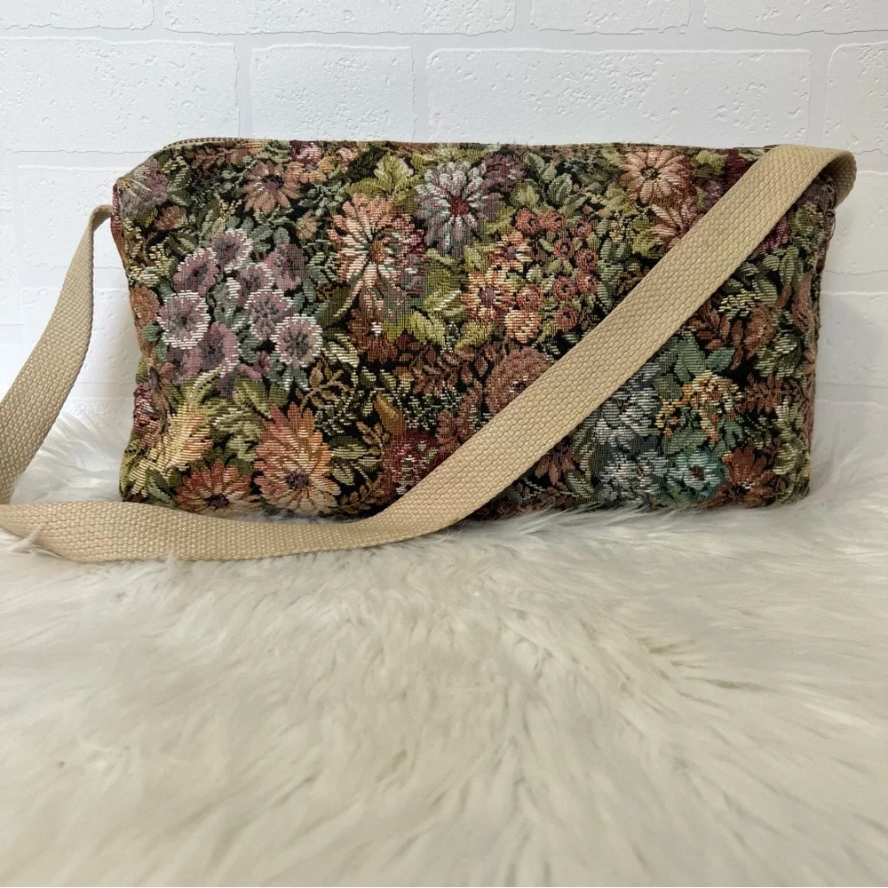 Vintage Cottagecore Grannycore Floral Tapestry Shoulder Bag Pocketbook